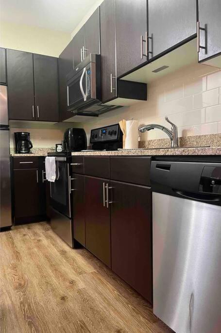 Blooming Journey In Tampa Bay! Apartment Exterior photo